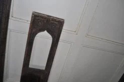Ensemble de 2 panneaux en bois sculptés marron, Hongrie rurale, années 1940, motifs géométriques.