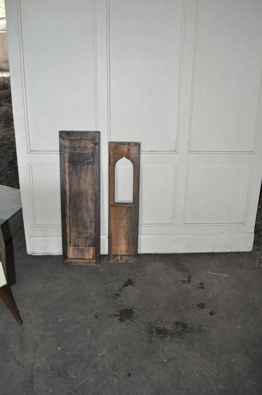 Ensemble de 2 panneaux en bois sculptés marron, Hongrie rurale, années 1940, motifs géométriques.