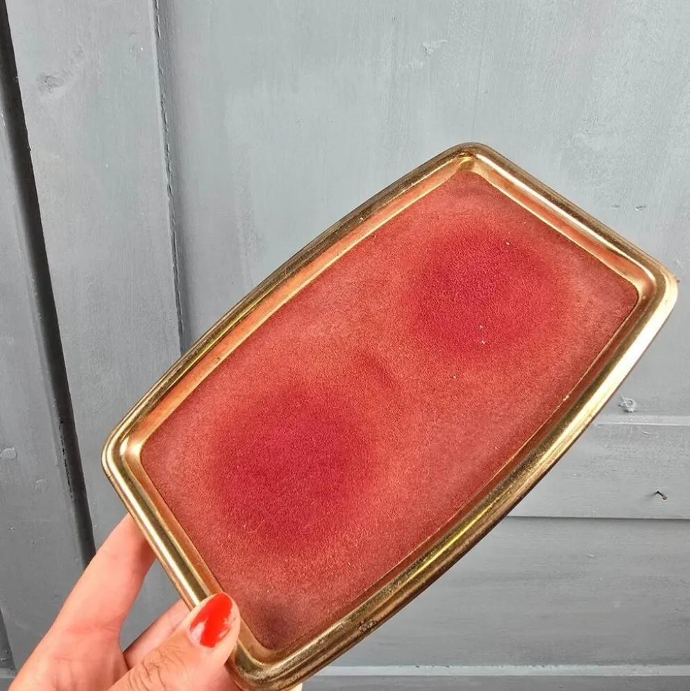 Ensemble fumeur vintage feutrine rouge & métal doré – Plateau, cendrier et pot