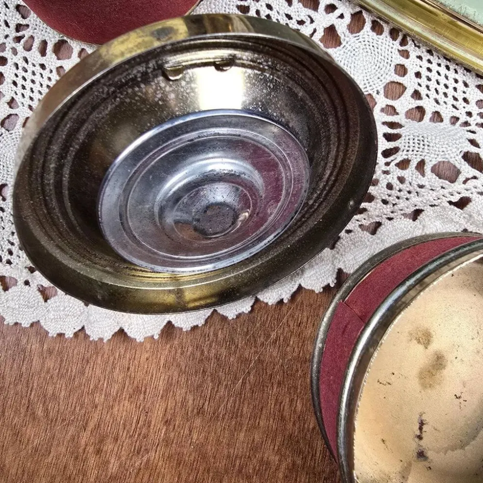 Ensemble fumeur vintage feutrine rouge & métal doré – Plateau, cendrier et pot