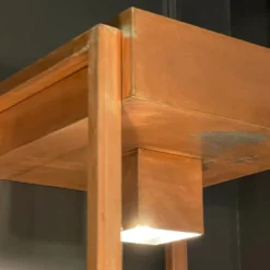 Etagère colonne éclairée vintage, acier cuivré, design industriel brutaliste, ca 1970