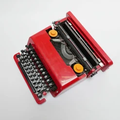 ETTORE SOTTSASS AND PERRY KING Typewriter Valentine Olivetti 1970 1980 vint