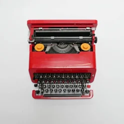 ETTORE SOTTSASS AND PERRY KING Typewriter Valentine Olivetti 1970 1980 vint