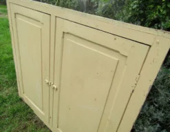 Façade de placards beige