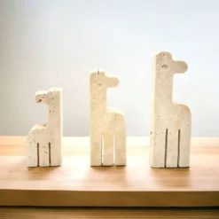 Famille de 3 girafes en travertin par Fratelli Mannelli