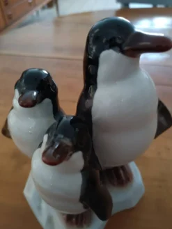 Famille de pingouins porcelaine espagnole