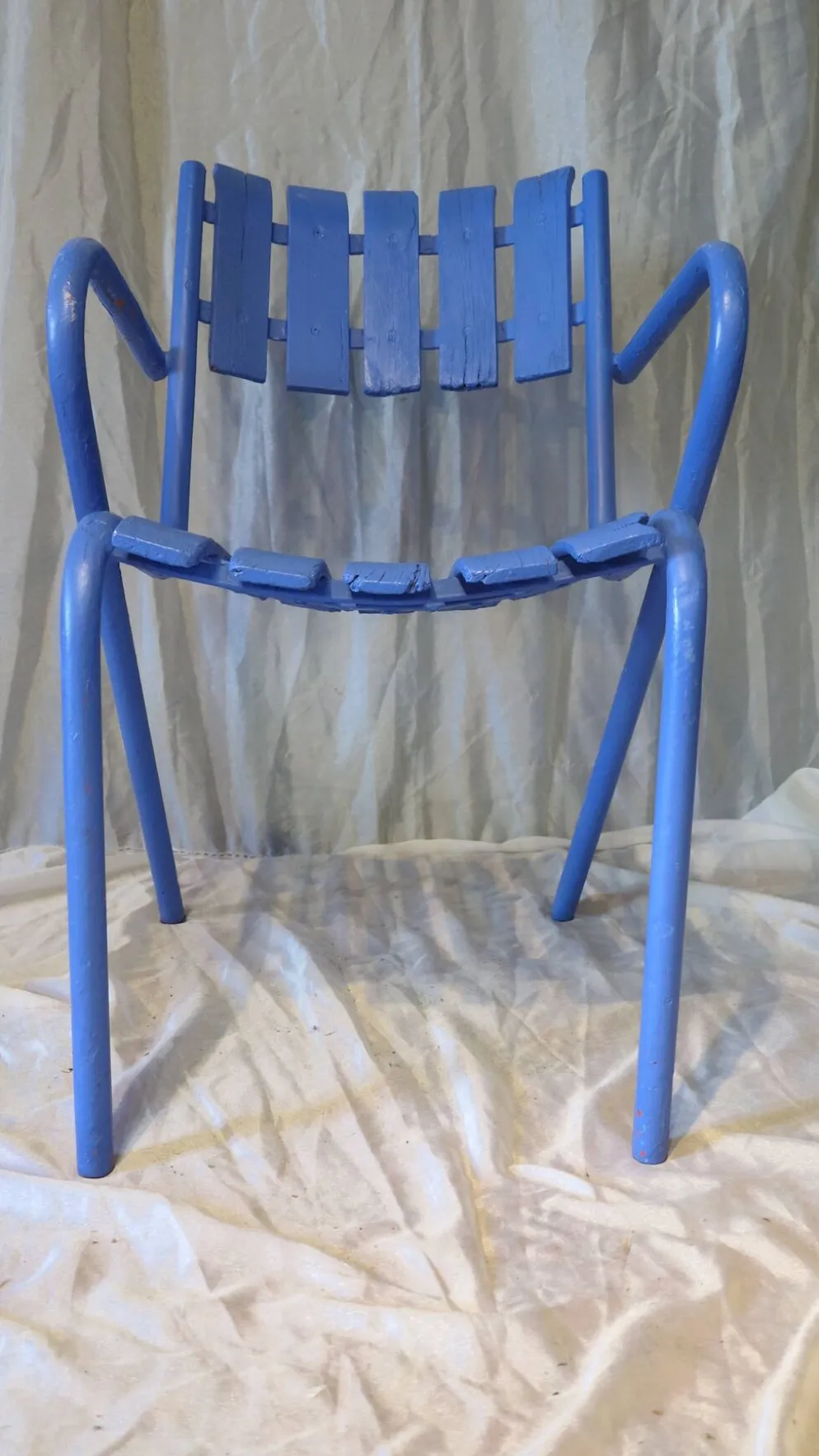 Fauteuil de jardin années 50 bois et métal bleu outremer