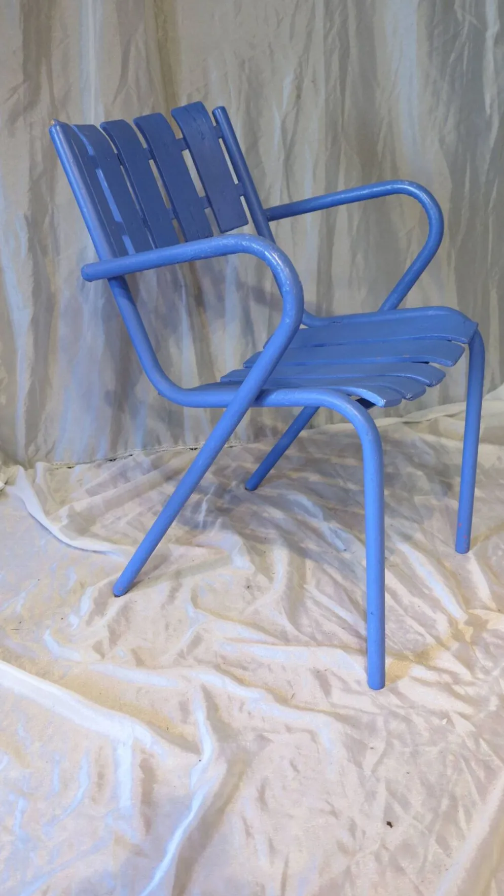 Fauteuil de jardin années 50 bois et métal bleu outremer