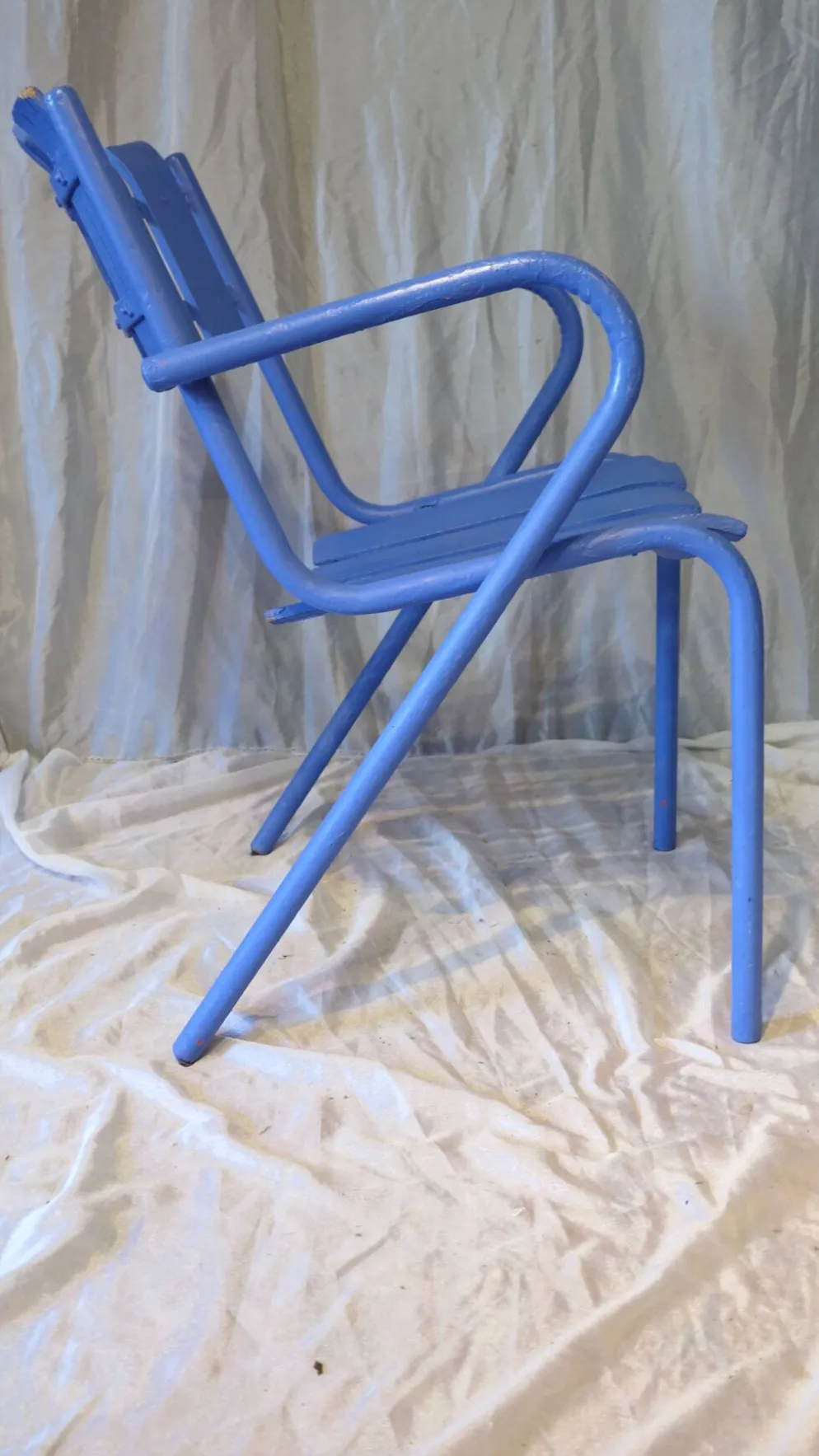 Fauteuil de jardin années 50 bois et métal bleu outremer