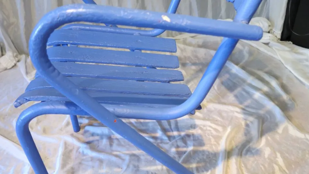 Fauteuil de jardin années 50 bois et métal bleu outremer