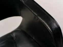 Fauteuil en cuir noir par Olli Mannermaa pour Finnart Ab, Finlande, 1970