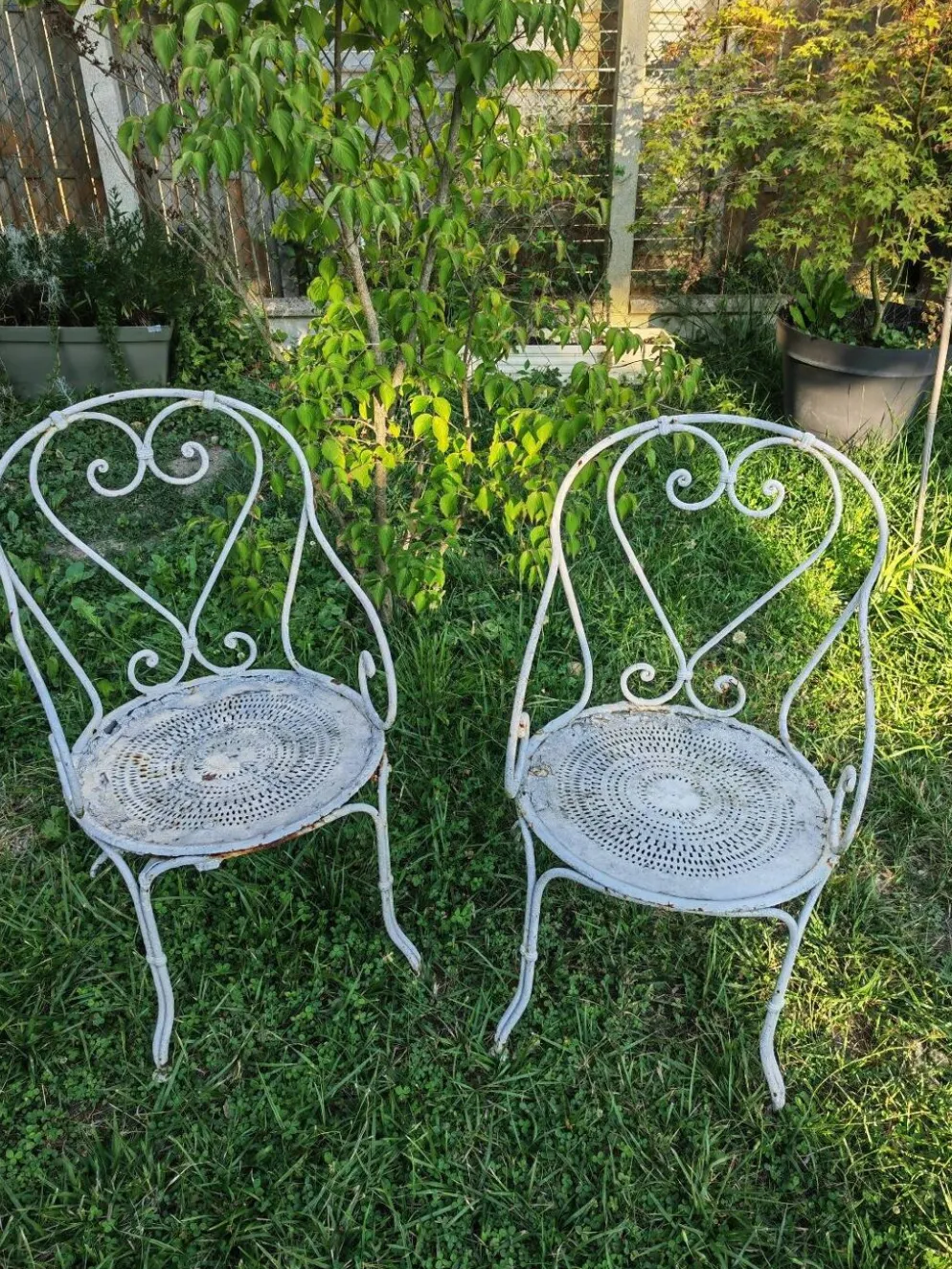 2 fauteuils en fer forgé anciens