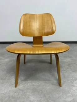 Fauteuils LCW par Charles et Ray Eames