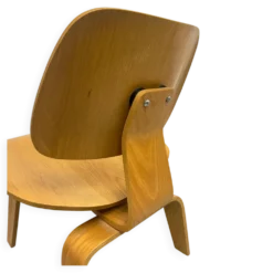 Fauteuils LCW par Charles et Ray Eames
