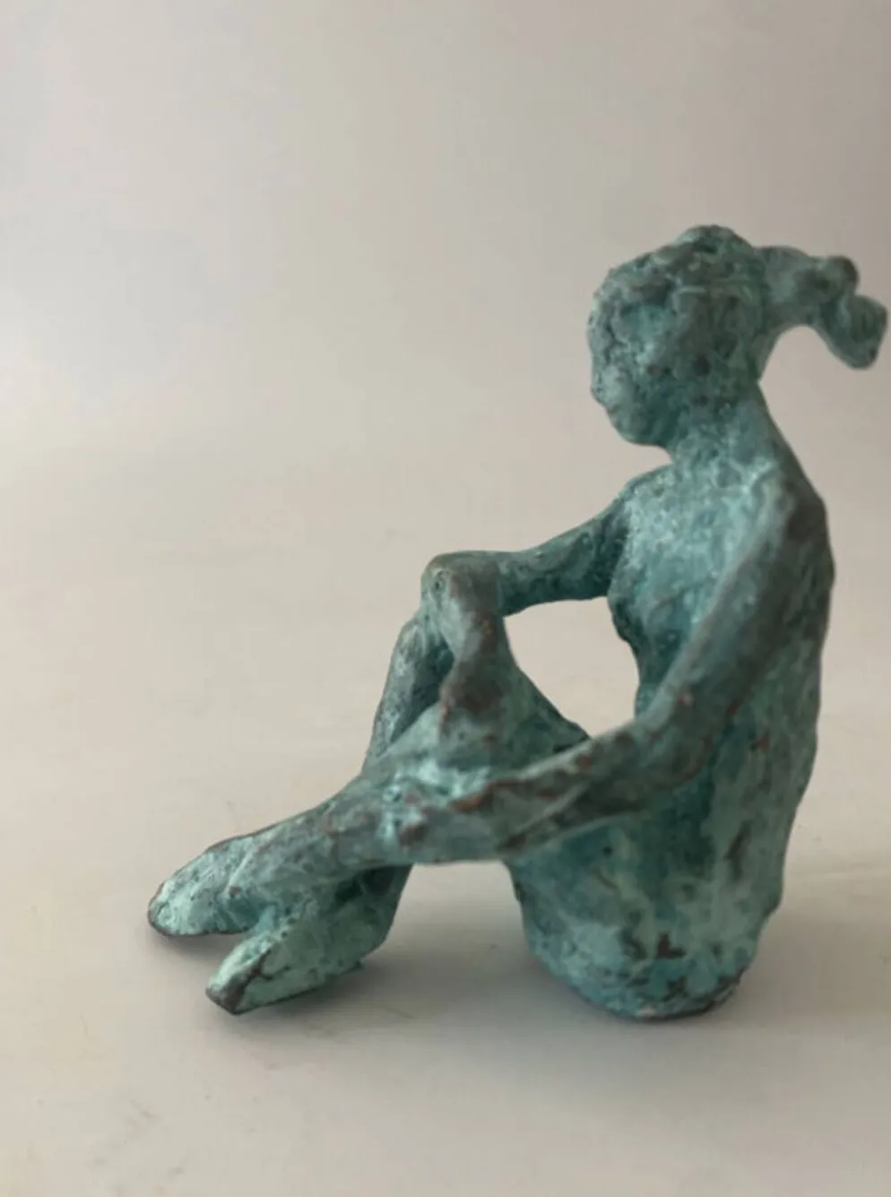 Femme assise - bronze original d’art