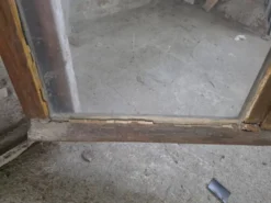 Fenêtre ancienne en chêne début XXe siècle