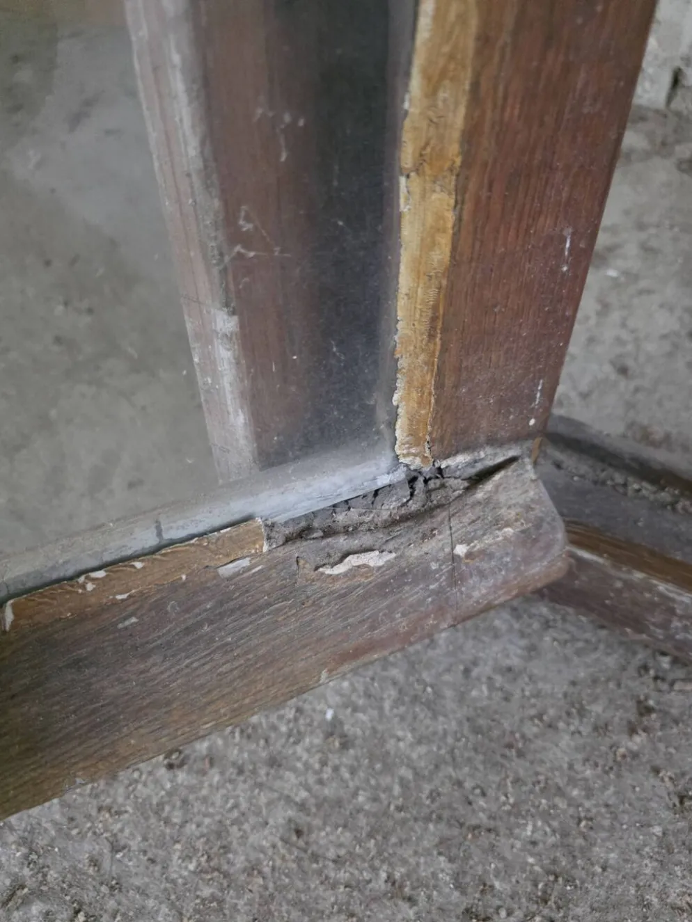 Fenêtre ancienne en chêne début XXe siècle