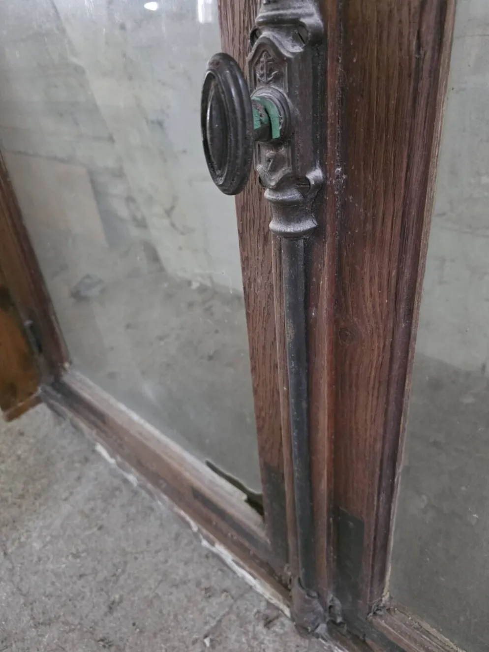Fenêtre ancienne en chêne début XXe siècle