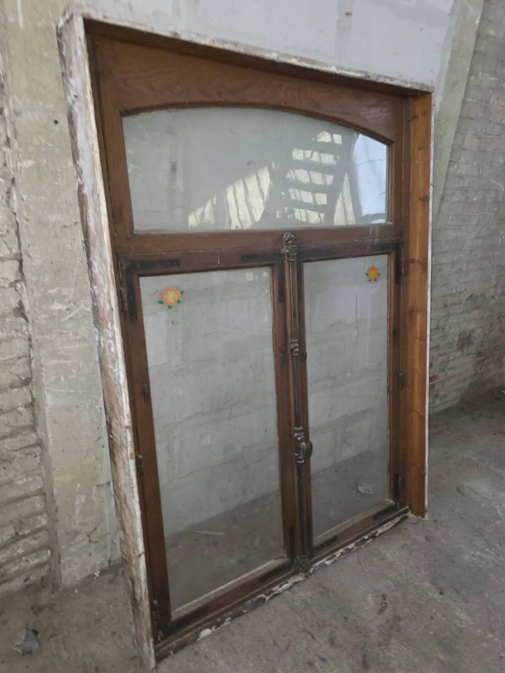 Fenêtre ancienne en chêne début XXe siècle