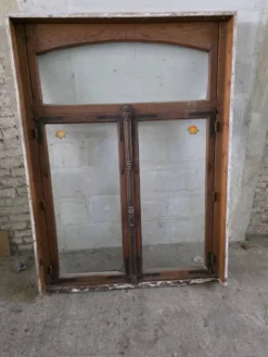 Fenêtre ancienne en chêne début XXe siècle