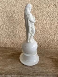 figurine de madone en biscuit français antique