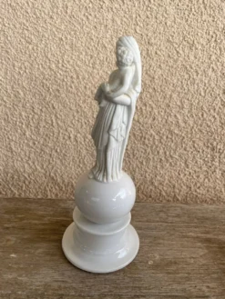 figurine de madone en biscuit français antique