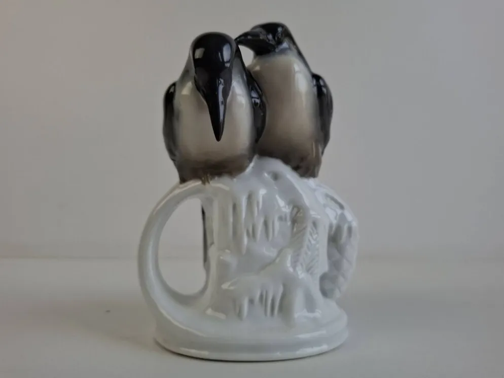 Figurine de pingouin en porcelaine tchèque Art Déco par Pfeiffer & Löwenstein, 1930