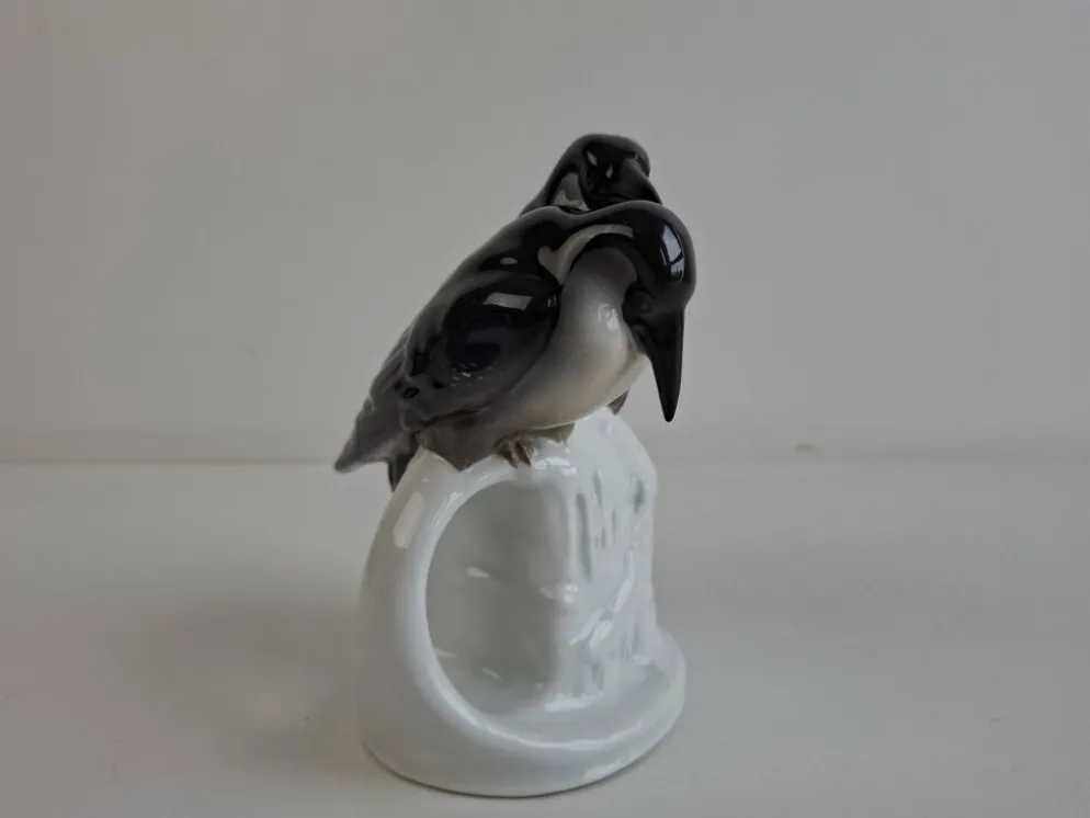 Figurine de pingouin en porcelaine tchèque Art Déco par Pfeiffer & Löwenstein, 1930