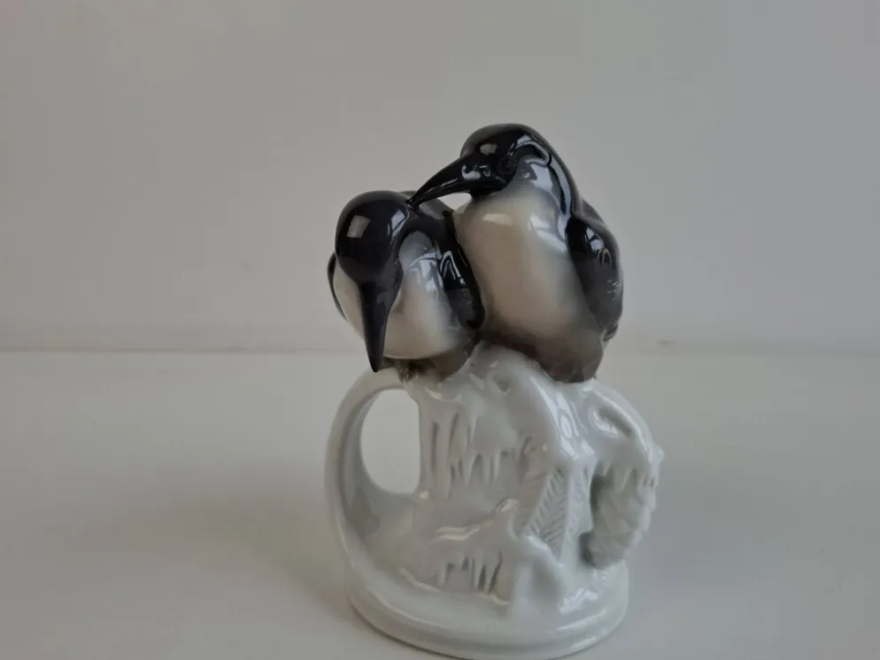 Figurine de pingouin en porcelaine tchèque Art Déco par Pfeiffer & Löwenstein, 1930