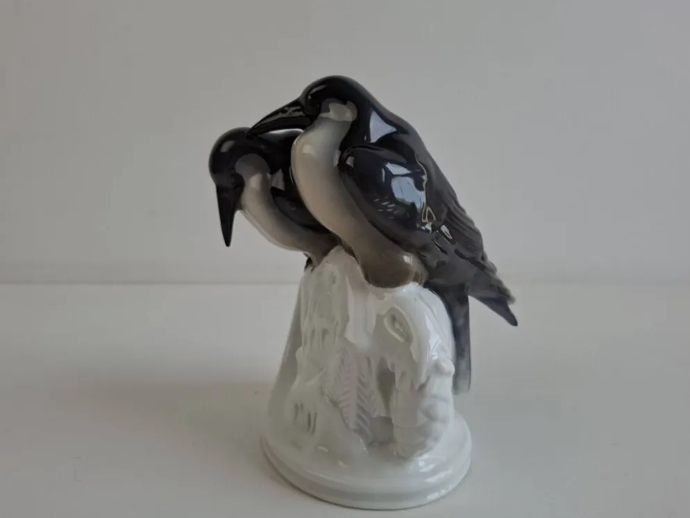 Figurine de pingouin en porcelaine tchèque Art Déco par Pfeiffer & Löwenstein, 1930
