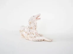 Figurine en porcelaine d'un chien Borzoi, années 1960, fabriquée en Europe.