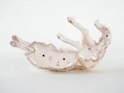 Figurine en porcelaine d'un chien Borzoi, années 1960, fabriquée en Europe.