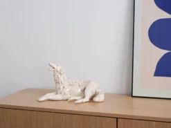 Figurine en porcelaine d'un chien Borzoi, années 1960, fabriquée en Europe.