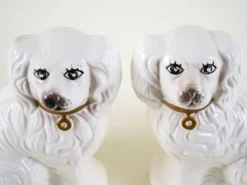 Figurines de chien en céramique, style anglais, années 1970, fabriquées en Angleterre.