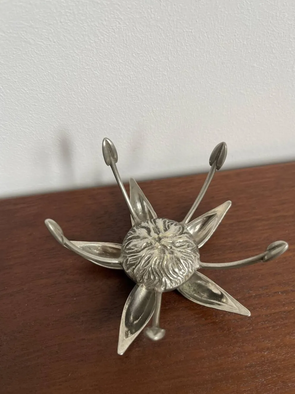 Fleur cendrier vintage en métal argenté