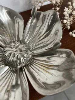 Fleur cendrier vintage en métal argenté