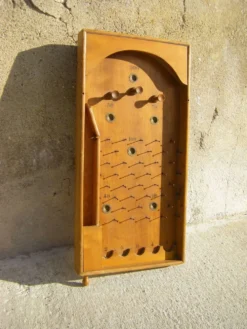 Flipper à clous ancien
