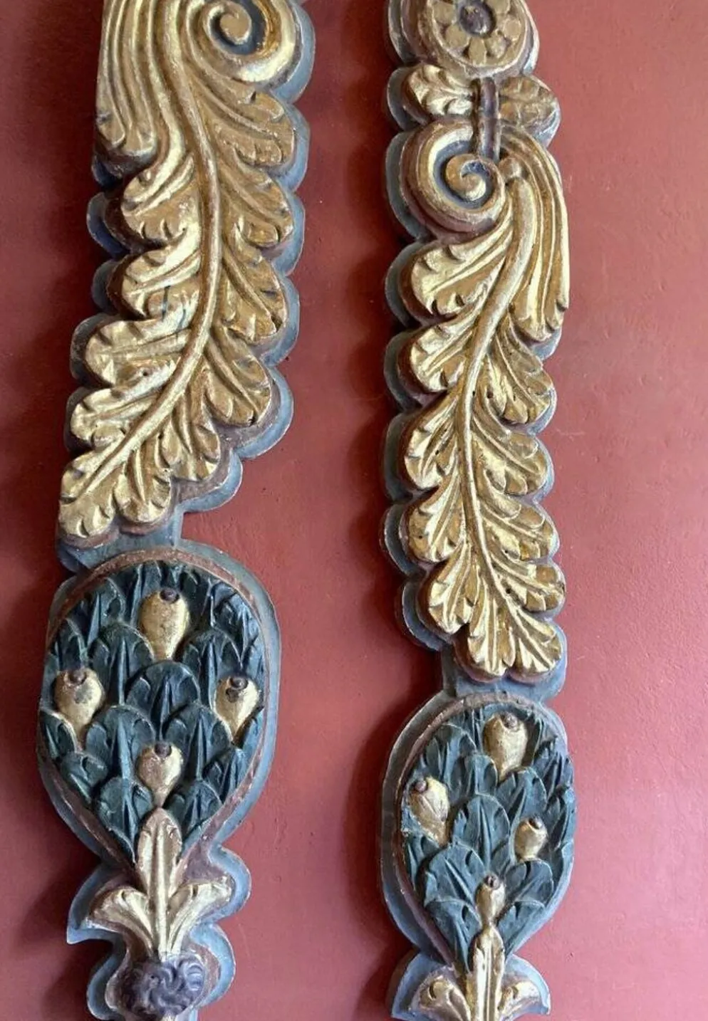 Frises de pilastre en bois sculpté polychrome italien du XVIIIe siècle, ensemble de 2