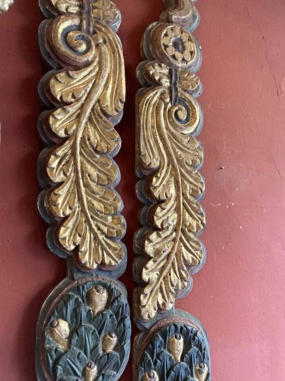 Frises de pilastre en bois sculpté polychrome italien du XVIIIe siècle, ensemble de 2