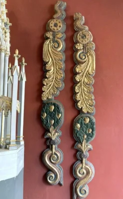 Frises de pilastre en bois sculpté polychrome italien du XVIIIe siècle, ensemble de 2