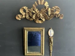 Fronton ancien en bois sculpté doré, nœud Louis XVI XIXe