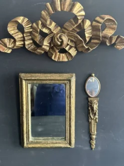 Fronton ancien en bois sculpté doré, nœud Louis XVI XIXe