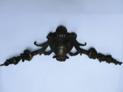 Fronton ancien en bronze