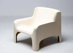 Fuateuil Solar de Carlo Bartoli en fibre de verre par Arflex