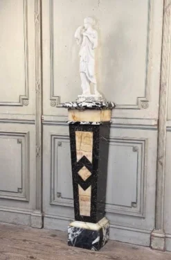 Gaine en marbre grand antique, onyx et gris saint Anne vers 1880