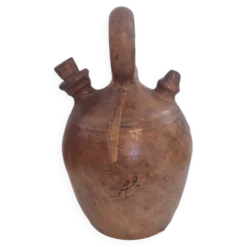 Gargoulette , cruche en terre cuite recouverte de cuir