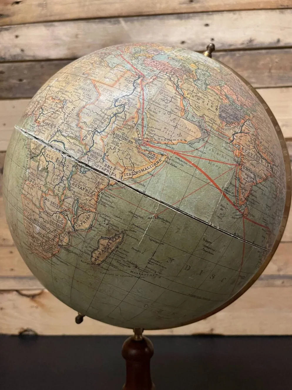 Globe antique allemand de table par Paul Räth & Dr A Krause, Leipzig années 1920.
