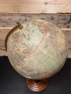 Globe antique allemand de table par Paul Räth & Dr A Krause, Leipzig années 1920.