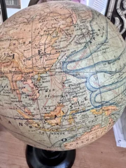 Globe antique Forest 1920