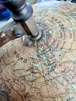 Globe antique Forest 1920